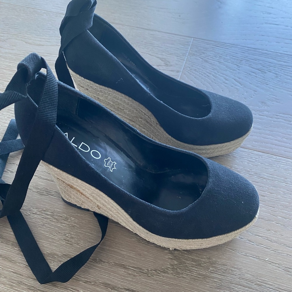 Also wedges with ankle ties